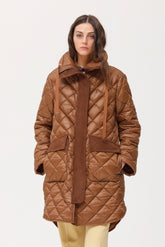 Kamusi gewatteerde jas met ruitpatroon