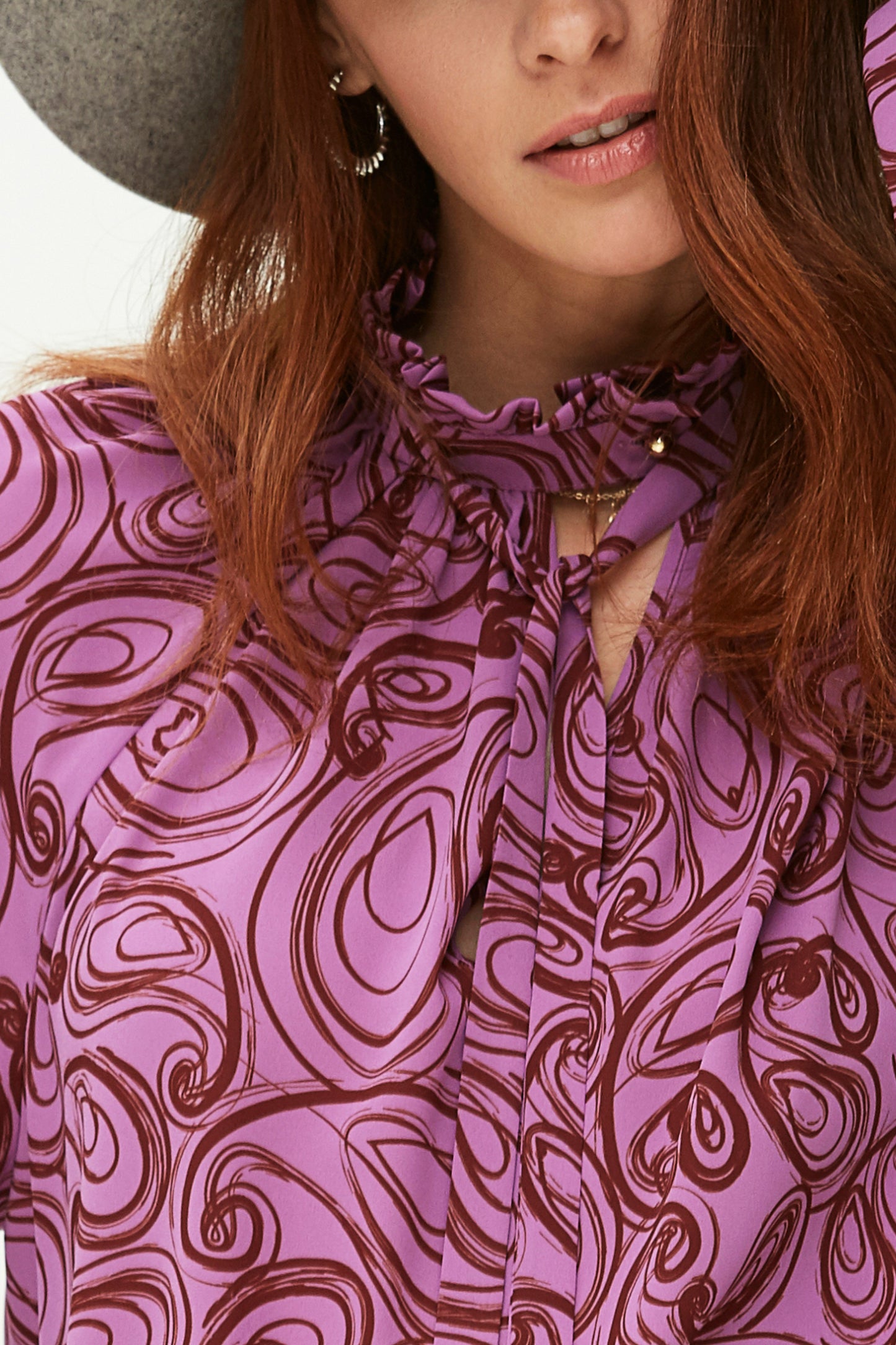 BLUSA CUELLO FRUNCIDO GASA ESTAMPADA