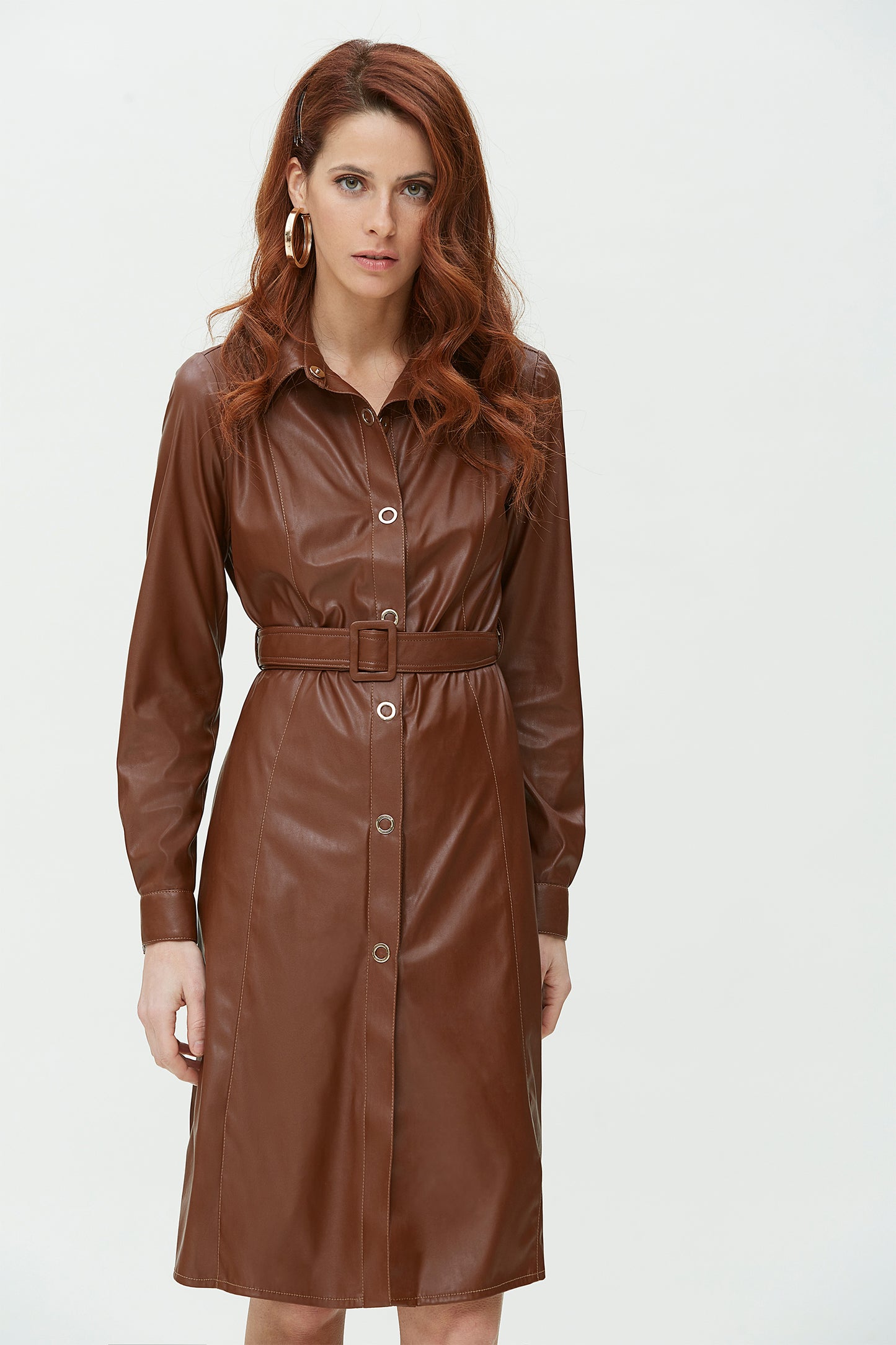 VESTIDO CORTES DELANTERO EN PIEL VEGANA