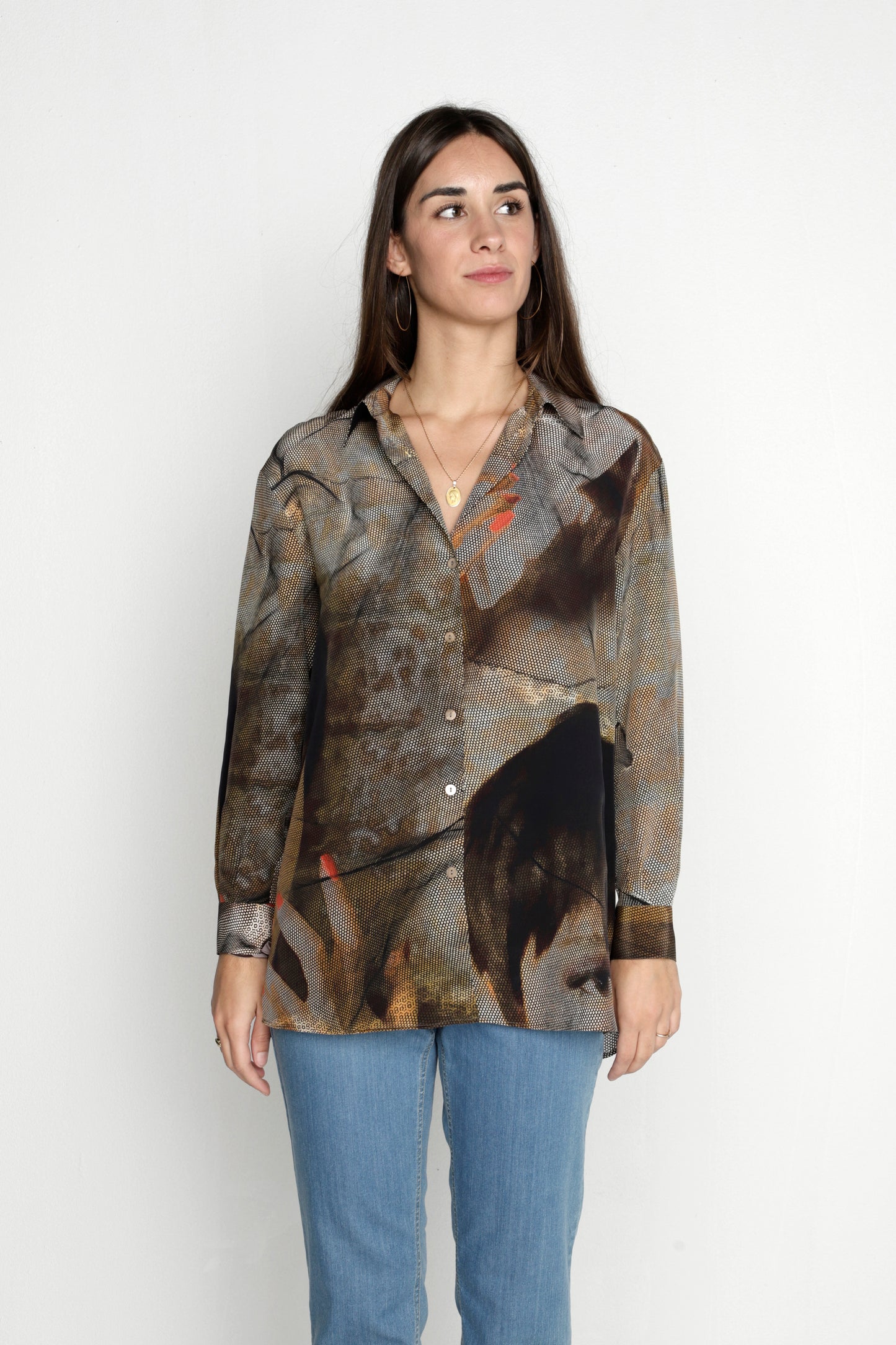 CAMISA BAJO ASIMÉTRICO ESTAMPADO SEDA