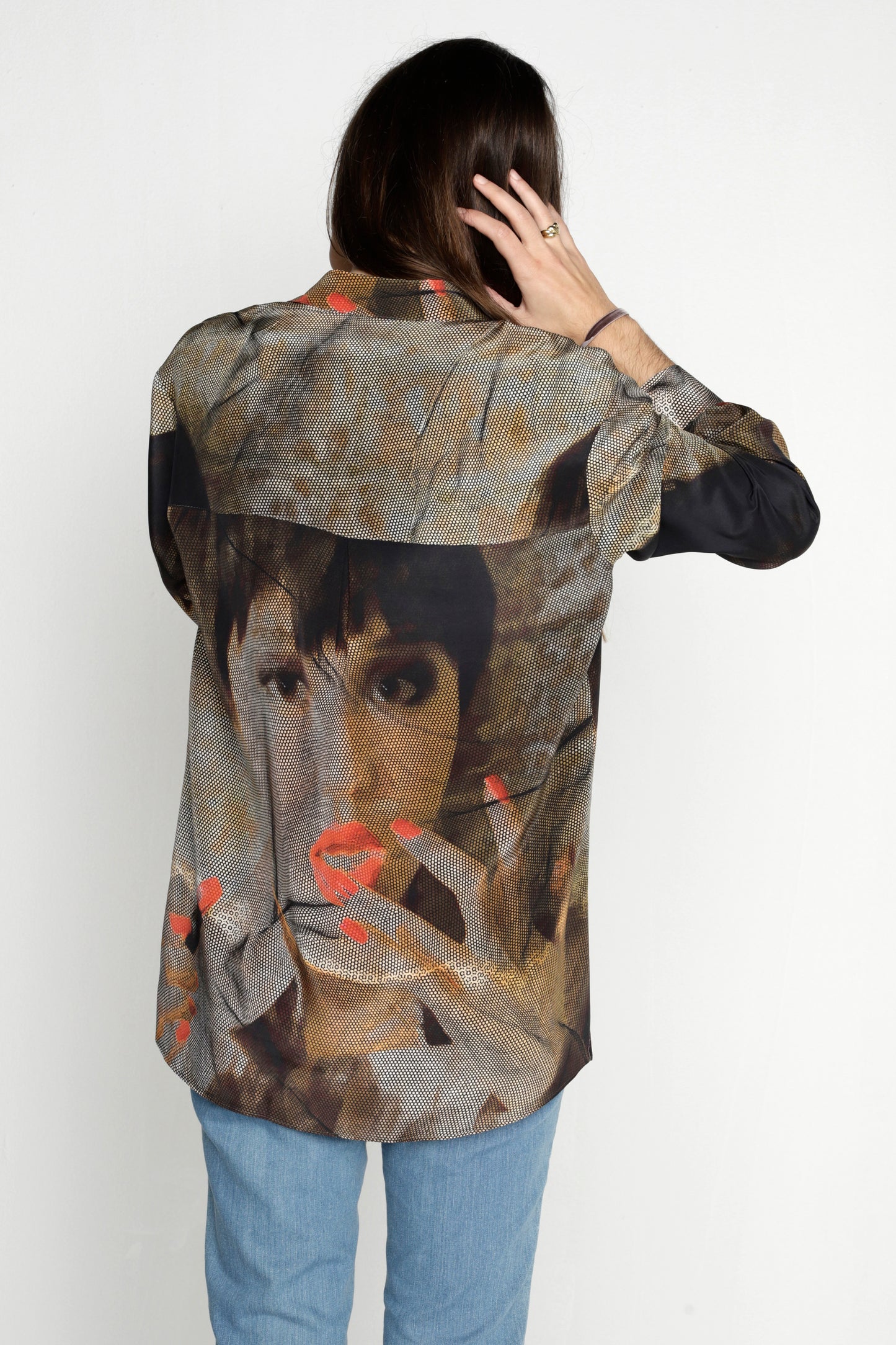 CAMISA BAJO ASIMÉTRICO ESTAMPADO SEDA