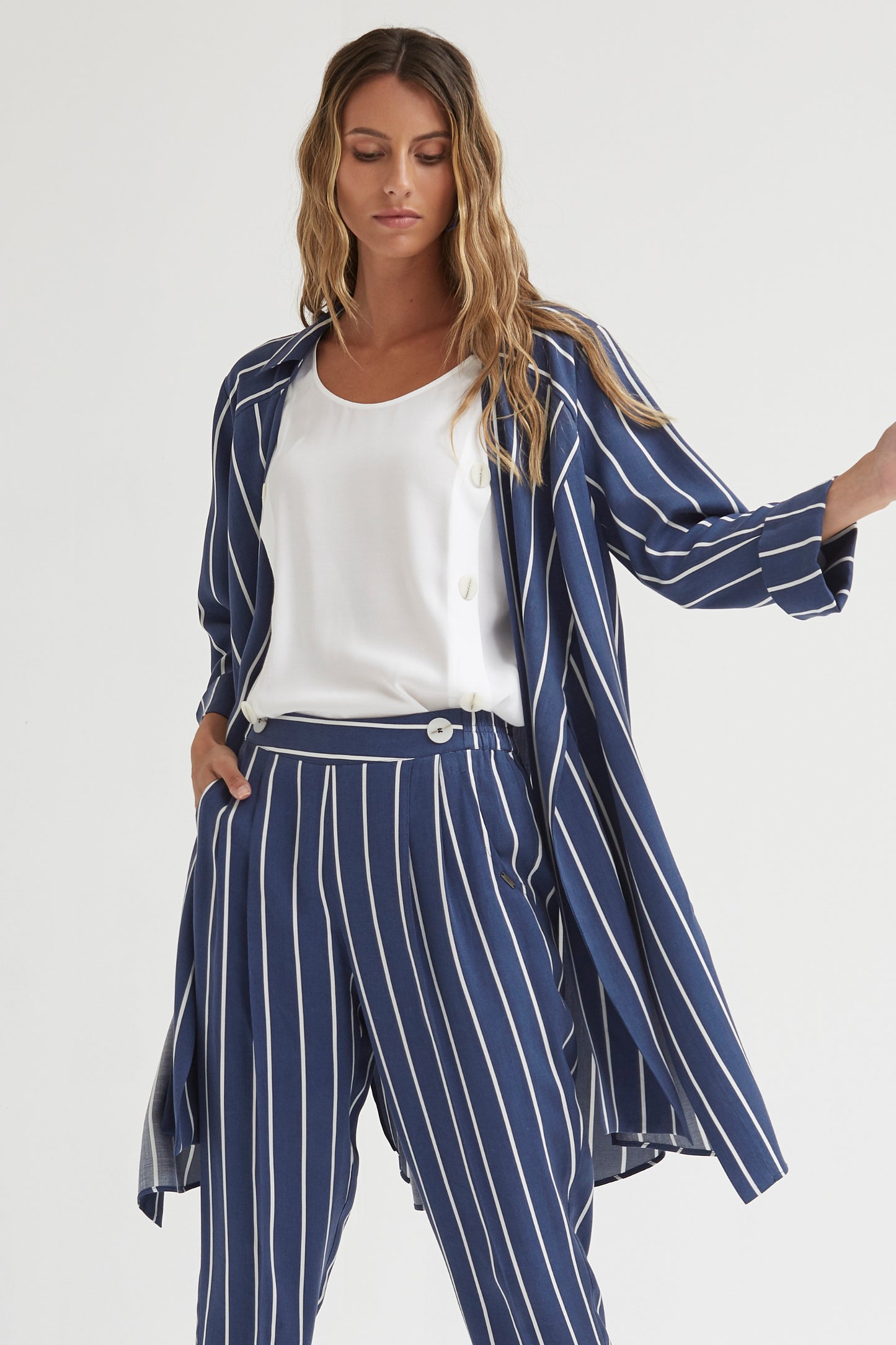 SOBRECAMISA ANUDADA RAYA DIPLOMÁTICA