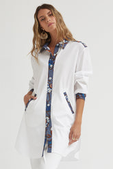 Camisa Larga Bolsillos Crepé Marrocain Estampado Leones