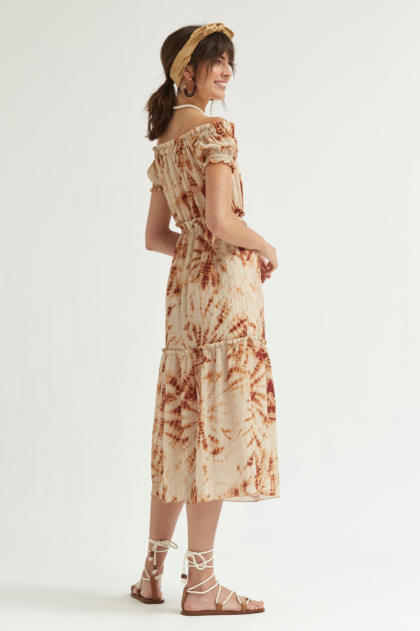 VESTIDO HOMBROS DESCUBIERTOS TIE DYE CON RELIEVE