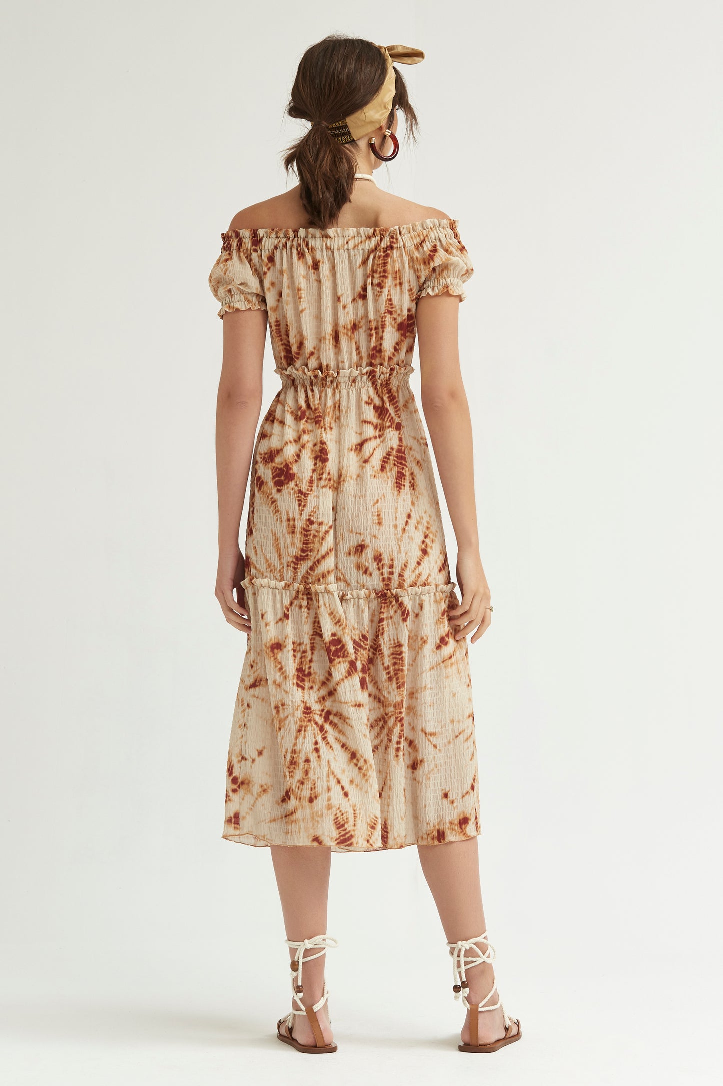 VESTIDO HOMBROS DESCUBIERTOS TIE DYE CON RELIEVE