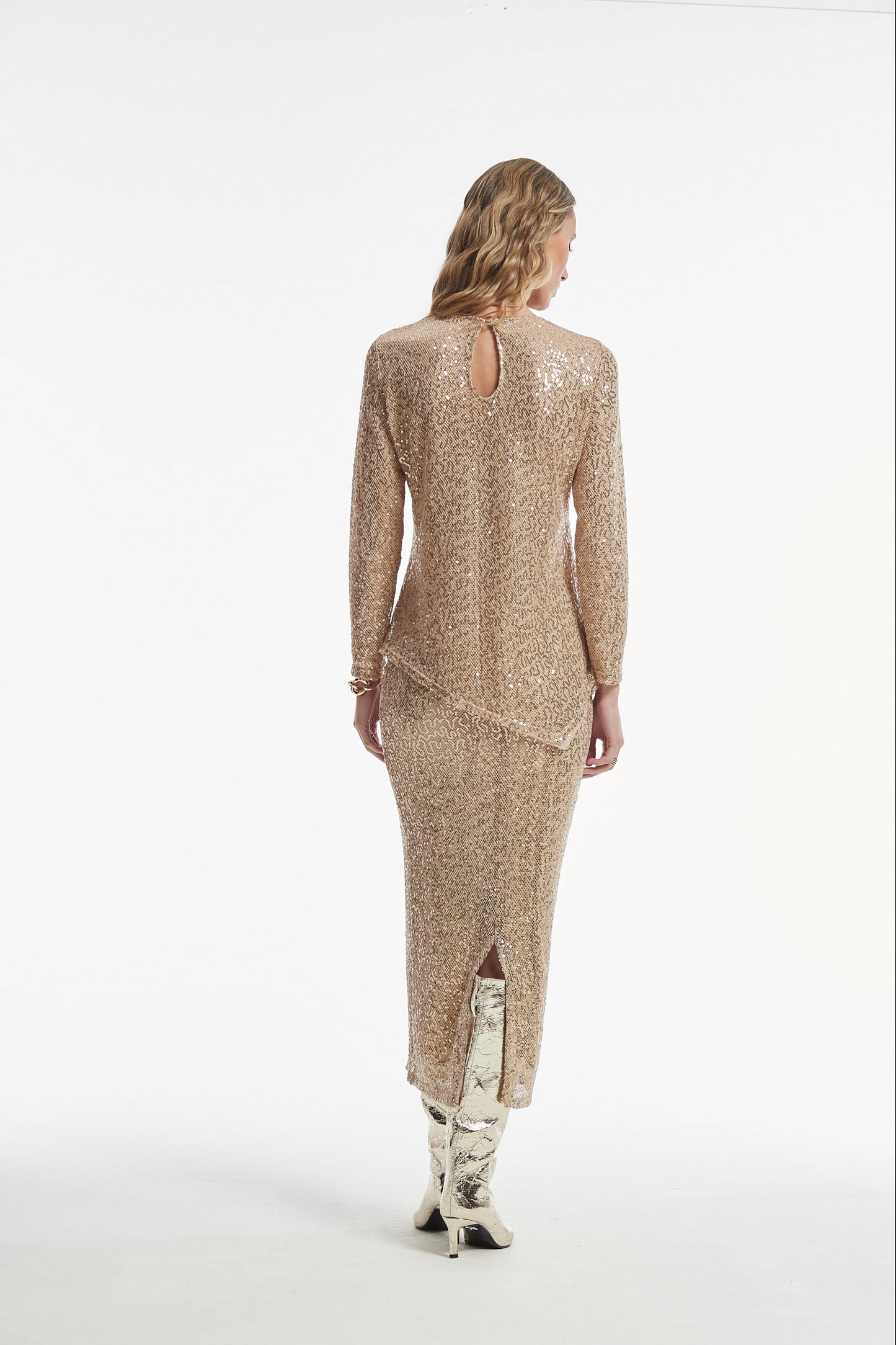 EMBROIDERED SEQUINDS ON NET CAPER TOP