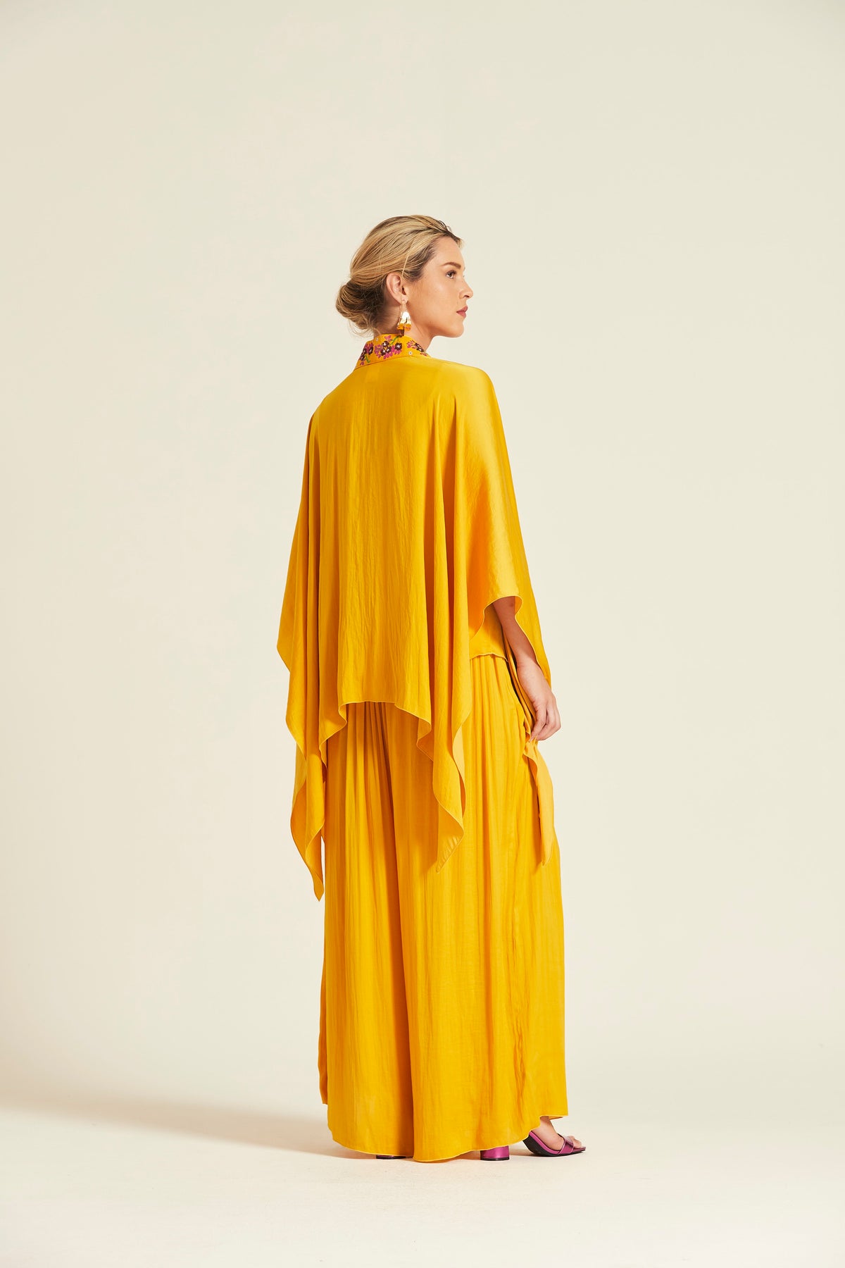 Capa Monge Raso Light