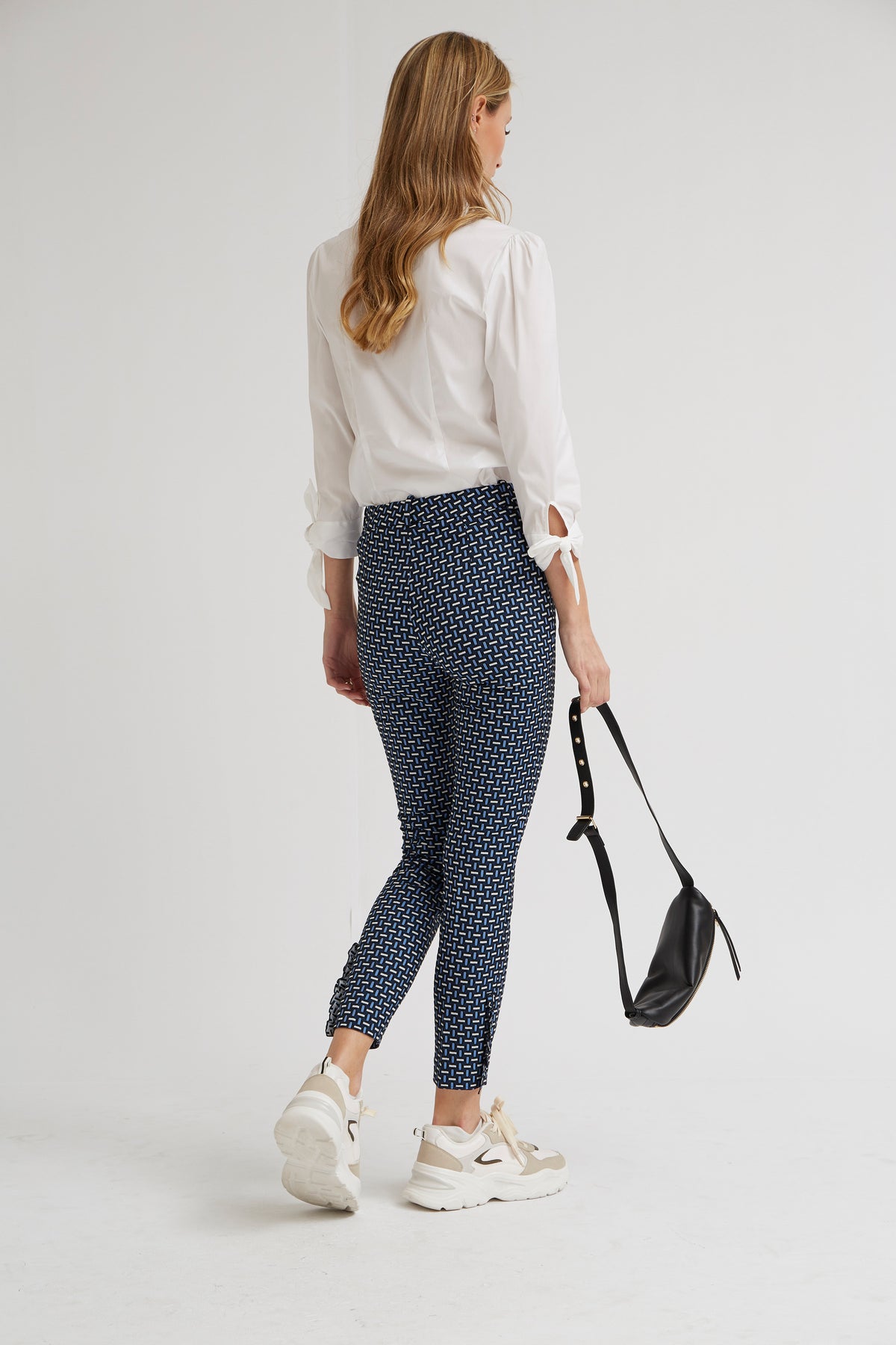 PANTALÓN AJUSTADO VOLANTE BAJO JACQUARD ELÁSTICO