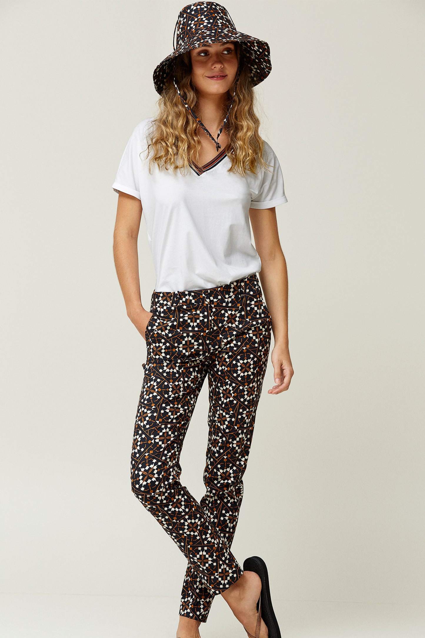 PANTALÓN RECTO ALGODÓN STRETCH ESTAMPADO