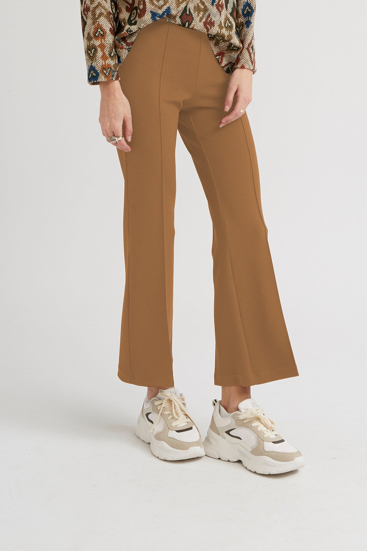 PANTALÓN ACAMPANADO CROPPED-PUNTO ROMA