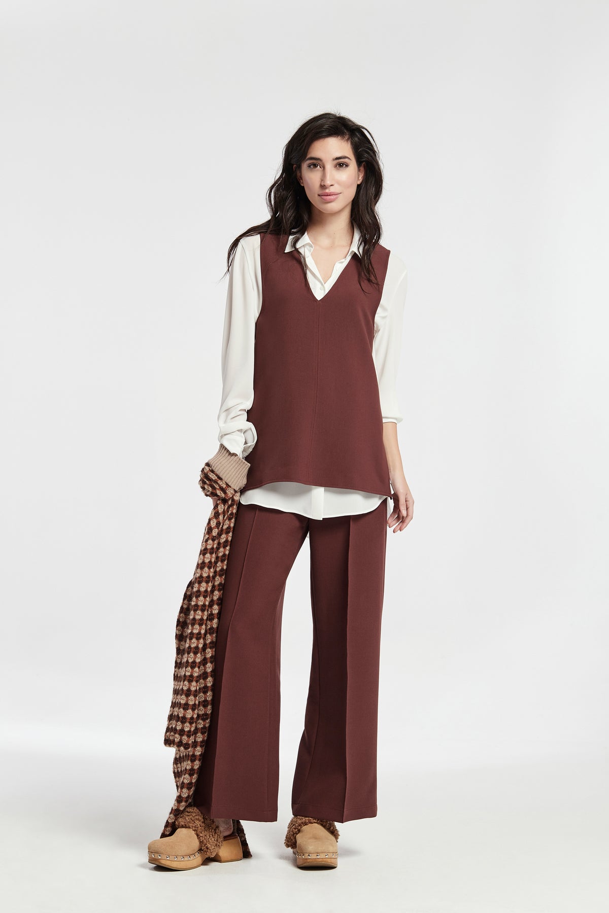 PLAIN WAVE V NECKLINE BENNY VEST
