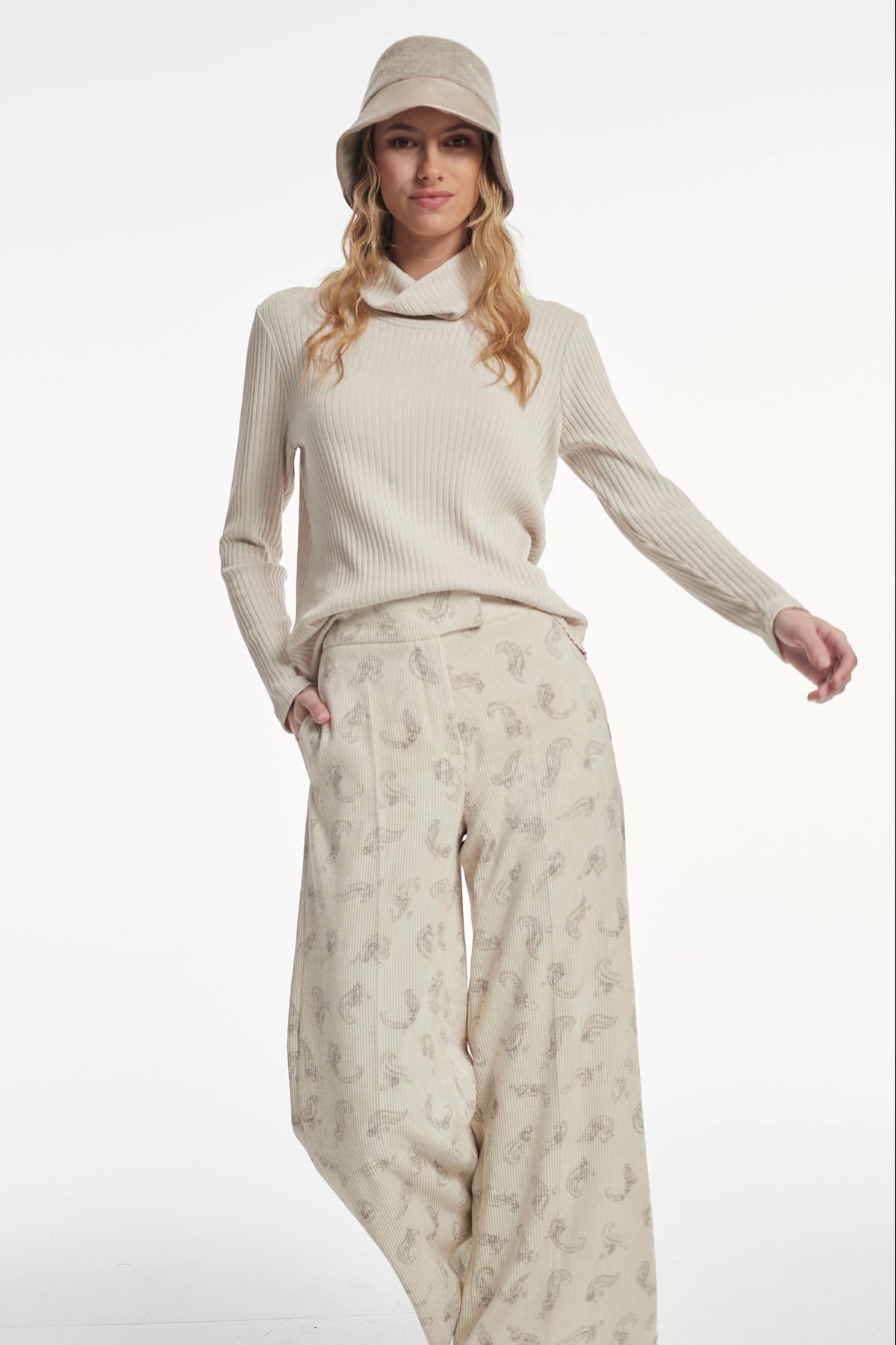 PANTALÓN LUANDA PANA ESTAMPADA