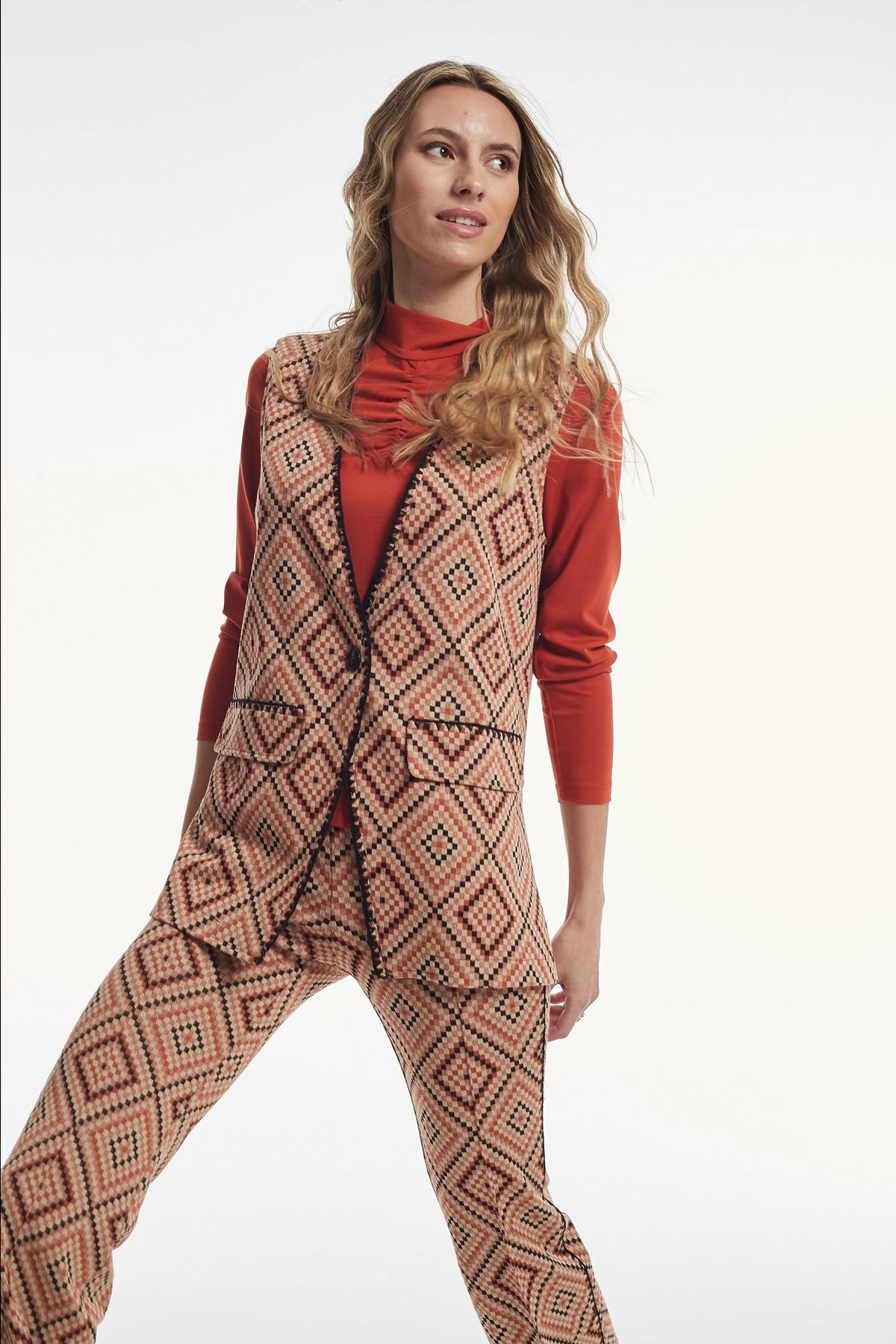 JACQUARD GEOMETRIC KNIT PILLAR VEST