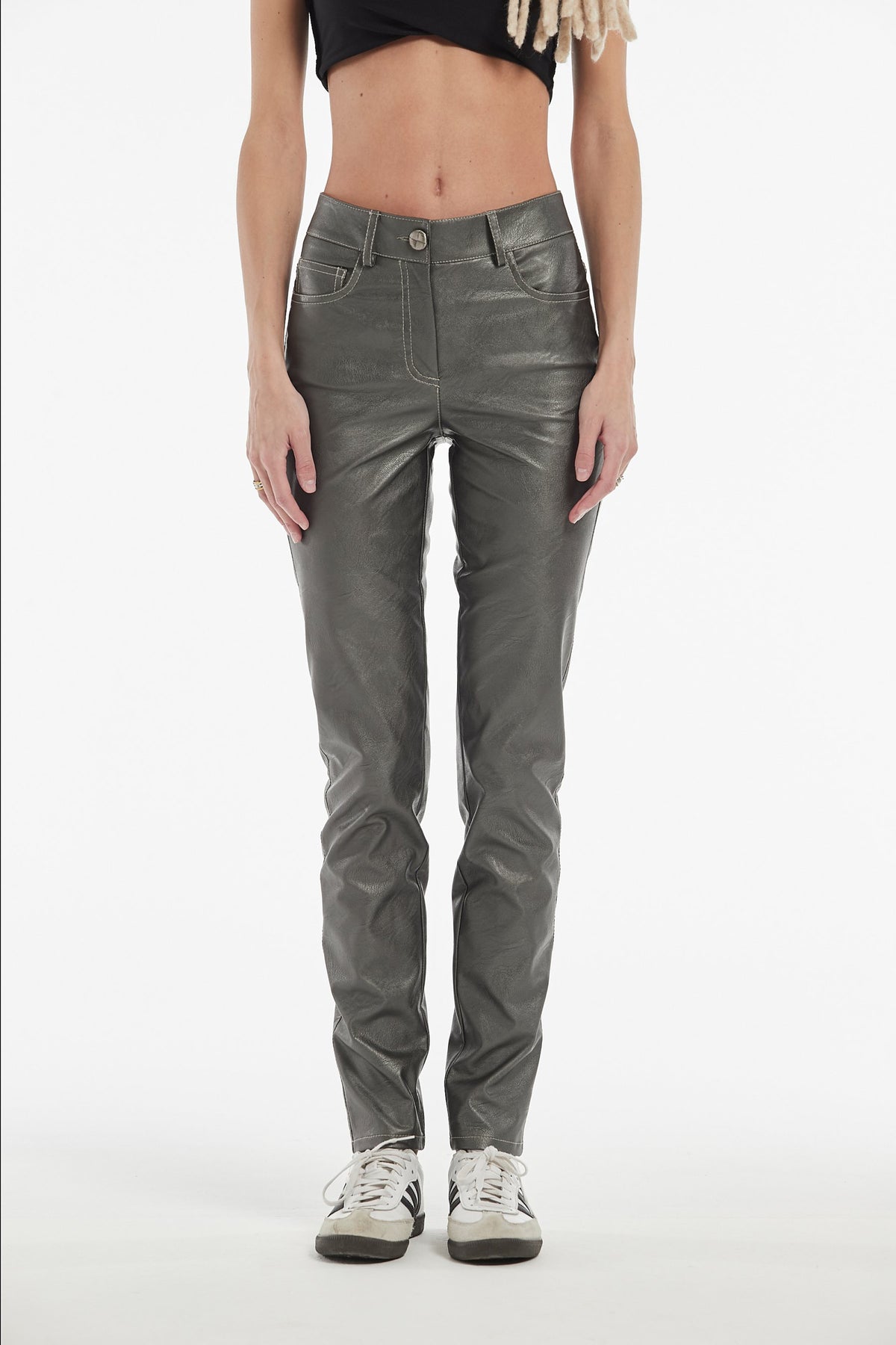Pantalón Fresa Efecto Piel Laminado Metal