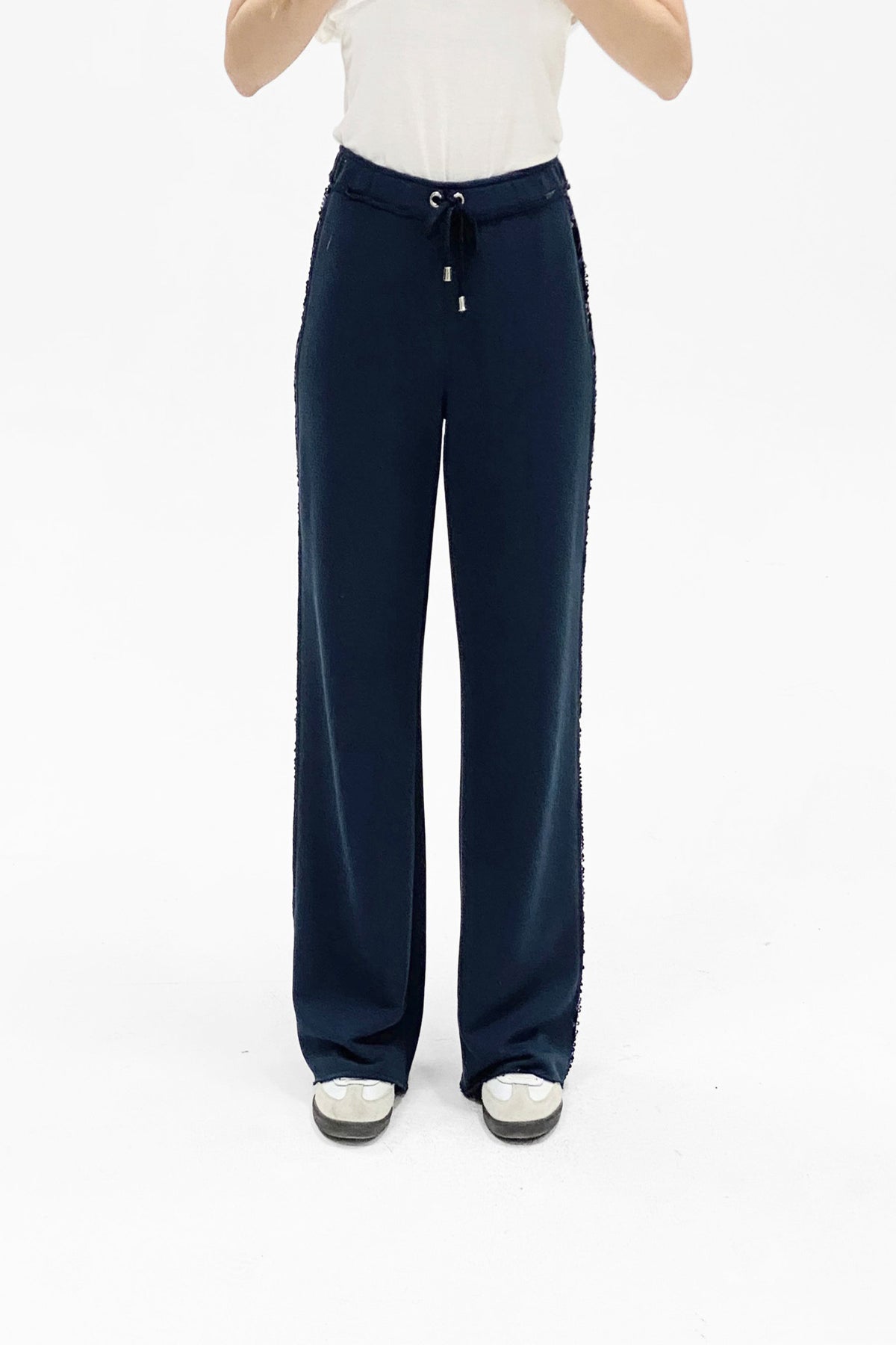 Pantalón Pruan Lentejuelas Bordadas Sobre Terciopelo
